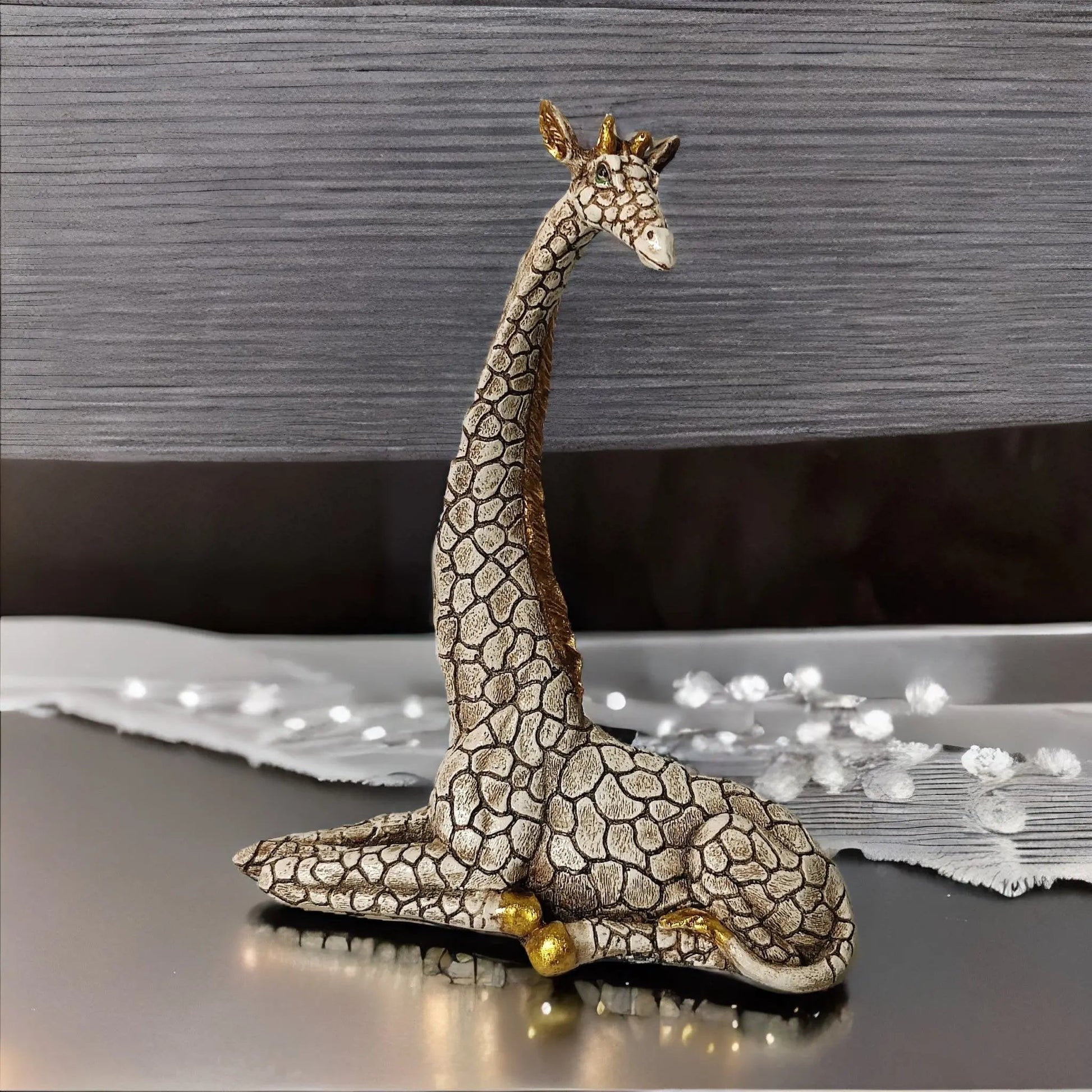 Handcrafted Resin Giraffe Showpiece WINNKRAFT